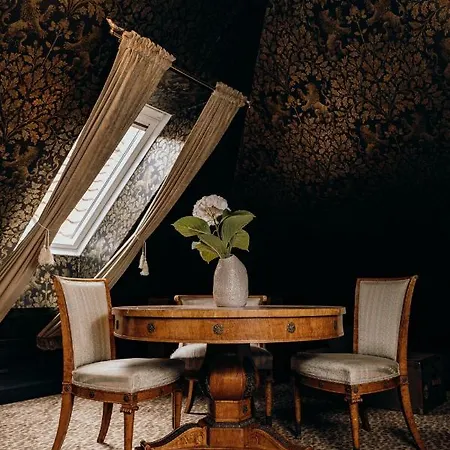 Hotell Charmante Skostredet 5*