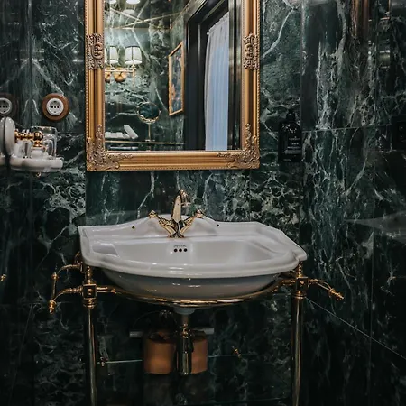 Charmante Skostredet Hotell 5*