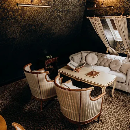 Hotell Charmante Skostredet 5*